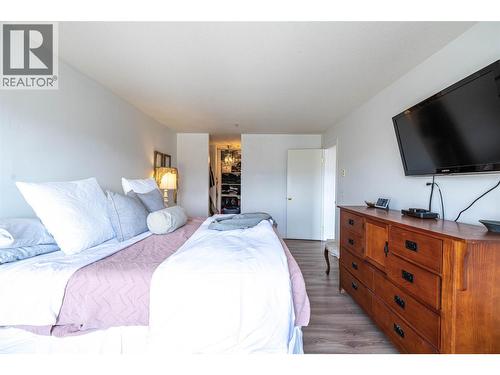3320 Centennial Drive Unit# 403, Vernon, BC - Indoor Photo Showing Bedroom