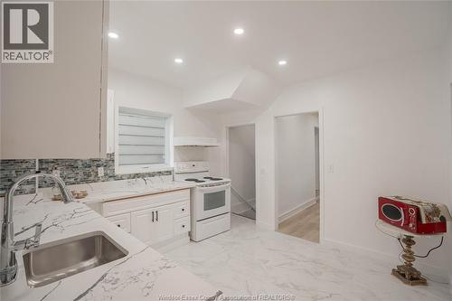 1345 Henry Ford, Windsor, ON - Indoor Photo Showing Kitchen
