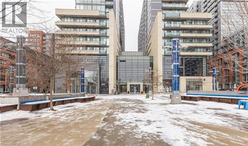 36 LISGAR Street Unit# 825  Toronto, ON M6J 0C7