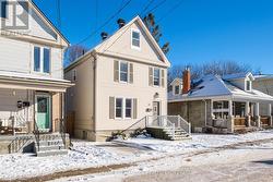 35 HAMILTON STREET  Kingston (East Of Sir John A. Blvd), ON K7K 1P1