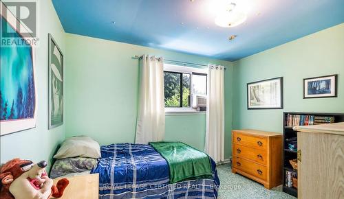 3rd bdr 2nd floor - 6872 Darcel Avenue, Mississauga, ON - Indoor Photo Showing Bedroom