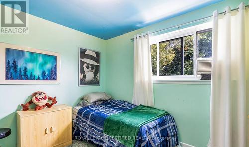 3rd bdr 2nd floor - 6872 Darcel Avenue, Mississauga, ON - Indoor Photo Showing Bedroom