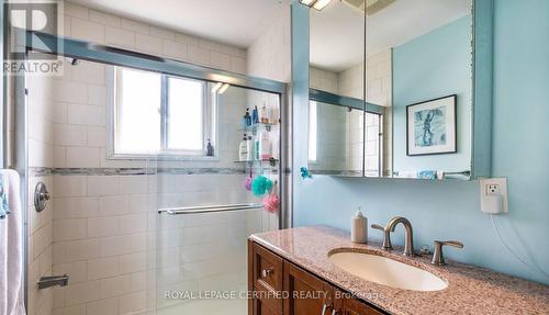 Full Washroom 2nd floor - 6872 Darcel Avenue, Mississauga, ON - Indoor Photo Showing Bathroom