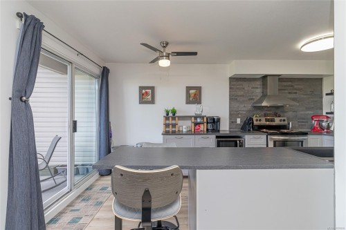 107-9916 Daniel St, Chemainus, BC - Indoor Photo Showing Kitchen