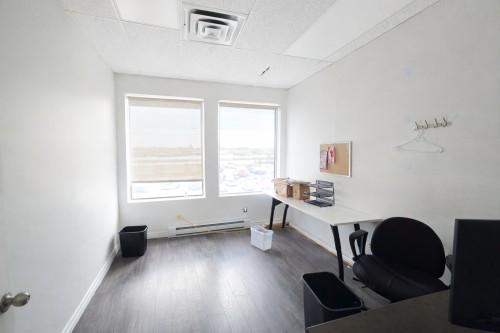 Bureau - 230-1527 Desserte Nord Laval (A-440) O., Laval (Chomedey), QC - Indoor