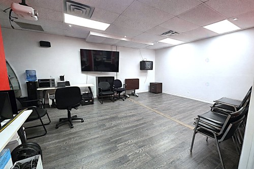 Salle de conférence - 230-1527 Desserte Nord Laval (A-440) O., Laval (Chomedey), QC - Indoor