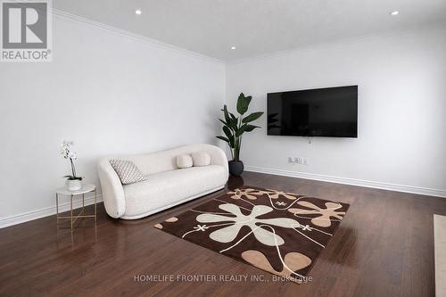 26 Barnstone Drive, Markham, ON - Indoor Photo Showing Living Room