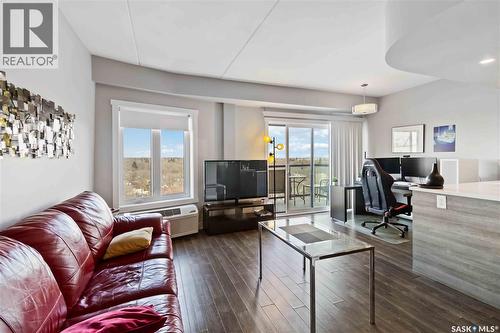 801 550 4Th Avenue N, Saskatoon, SK - Indoor Photo Showing Living Room
