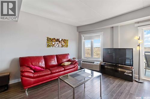 801 550 4Th Avenue N, Saskatoon, SK - Indoor Photo Showing Living Room