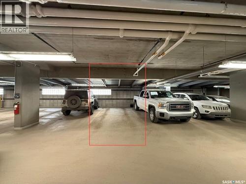 801 550 4Th Avenue N, Saskatoon, SK - Indoor Photo Showing Garage