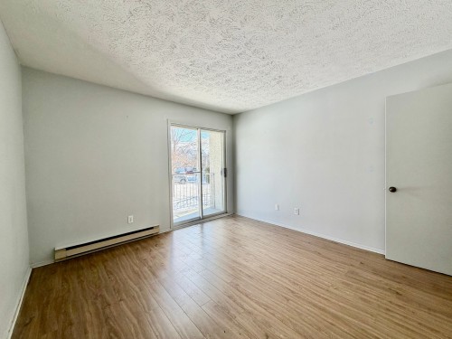 Master Bedroom - 202-55 Rue Beauséjour, La Prairie, QC - Indoor Photo Showing Other Room