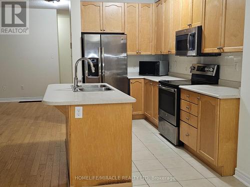 868 Oasis Drive, Mississauga, ON - Indoor Photo Showing Kitchen
