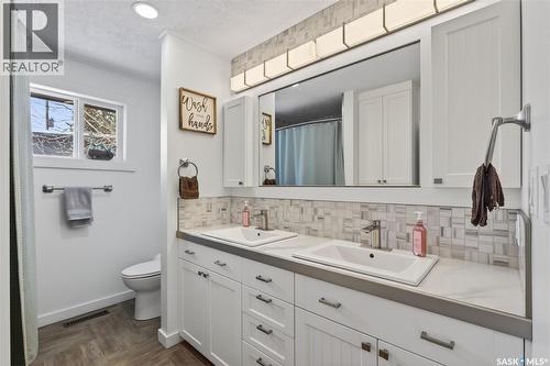 35 King Crescent, Humboldt, SK - Indoor Photo Showing Bathroom