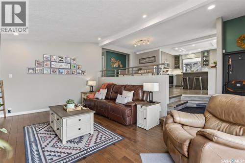 35 King Crescent, Humboldt, SK - Indoor Photo Showing Living Room