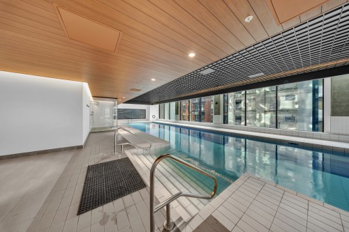 Piscine - 5106-1245 Rue De Bleury, Montréal (Ville-Marie), QC - Indoor Photo Showing Other Room With In Ground Pool
