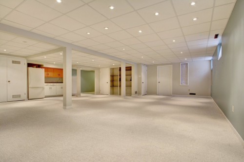 Salle de jeux - 9 Rue Breton Woods, Beaconsfield, QC - Indoor