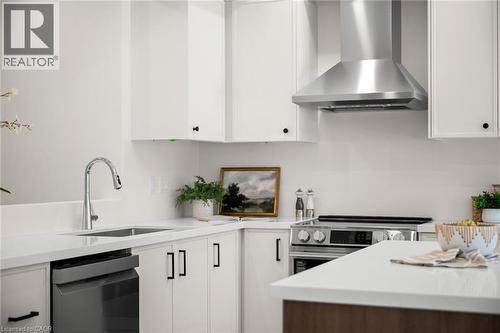 82 Chalmers Street N, Cambridge, ON - Indoor Photo Showing Kitchen With Upgraded Kitchen
