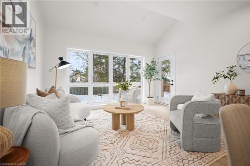 84 Chalmers Street N, Cambridge, ON - Indoor Photo Showing Living Room