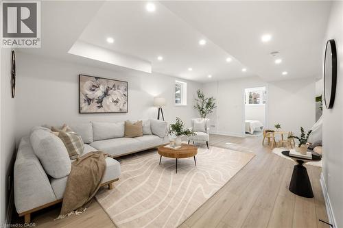 84 Chalmers Street N, Cambridge, ON - Indoor Photo Showing Living Room