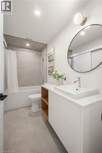 84 Chalmers Street N, Cambridge, ON - Indoor Photo Showing Bathroom
