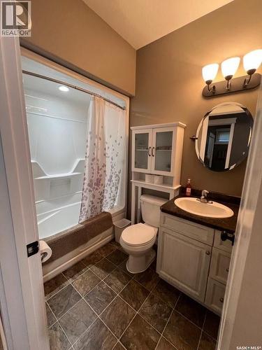 4 Ross Drive, Yorkton, SK - Indoor Photo Showing Bathroom
