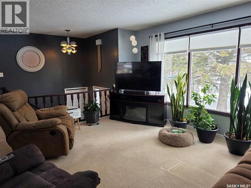 360 2Nd Avenue E, Englefeld, SK - Indoor Photo Showing Living Room