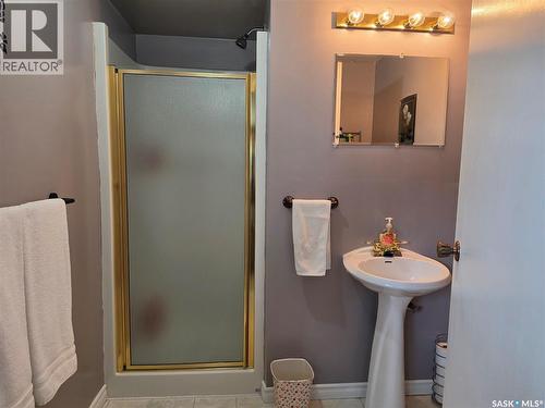 360 2Nd Avenue E, Englefeld, SK - Indoor Photo Showing Bathroom