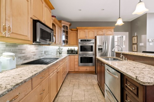 Cuisine - 4 Ch. Du Colibri, Val-Des-Lacs, QC - Indoor Photo Showing Kitchen With Double Sink With Upgraded Kitchen