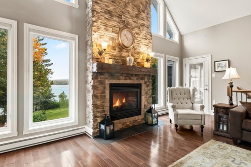 Salle familiale - 4 Ch. Du Colibri, Val-Des-Lacs, QC - Indoor Photo Showing Living Room With Fireplace
