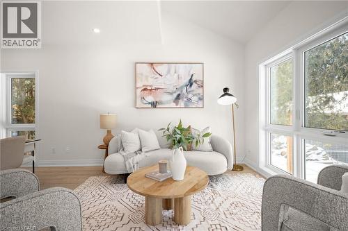 82 Chalmers Street N, Cambridge, ON - Indoor Photo Showing Living Room