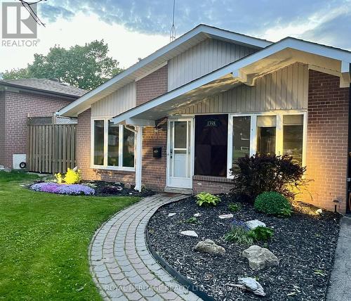 1398 FORDON AVENUE  Pickering, ON L1W 1J9