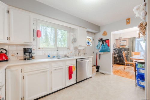 395 Dogwood Dr, Ladysmith, BC 