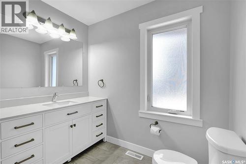 3347 Coughlin Bay E, Regina, SK - Indoor Photo Showing Bathroom