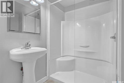 3347 Coughlin Bay E, Regina, SK - Indoor Photo Showing Bathroom