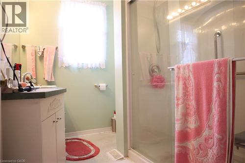 288 First Avenue, Welland, ON - Indoor Photo Showing Bathroom