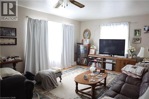 288 First Avenue, Welland, ON - Indoor Photo Showing Living Room