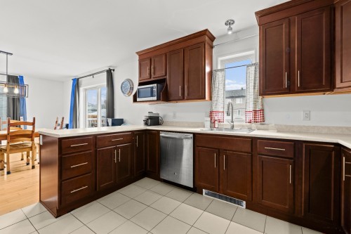 Cuisine - 225 Rue Marthe, Saint-Philippe, QC - Indoor Photo Showing Kitchen