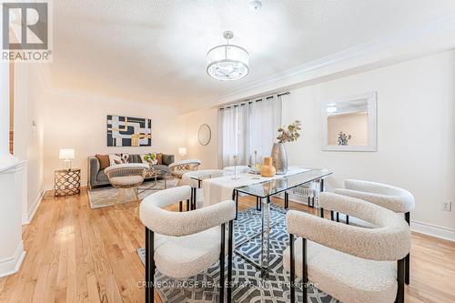 489 Ravineview Way, Oakville, ON - Indoor Photo Showing Living Room