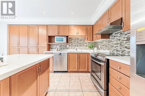 489 Ravineview Way, Oakville, ON - Indoor Photo Showing Kitchen