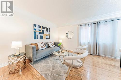489 Ravineview Way, Oakville, ON - Indoor Photo Showing Living Room