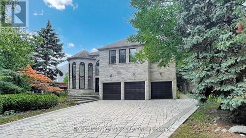 16 CRESCENTVIEW ROAD  Richmond Hill, ON L4B 2Z1