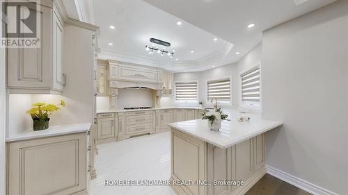 16 Crescentview Road, Richmond Hill, ON - Indoor