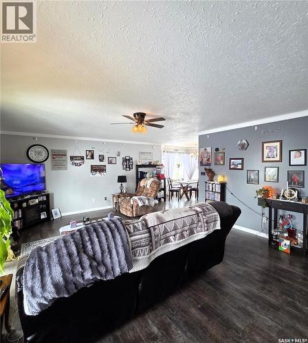 401 6Th Avenue W, Nipawin, SK - Indoor Photo Showing Bedroom