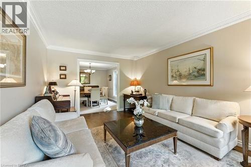 91 Abbey Close, Ancaster, ON - Indoor Photo Showing Living Room