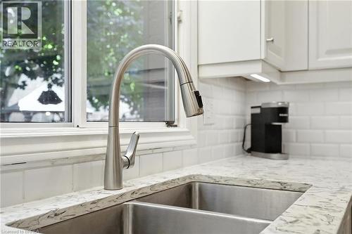 91 Abbey Close, Ancaster, ON - Indoor Photo Showing Kitchen With Double Sink