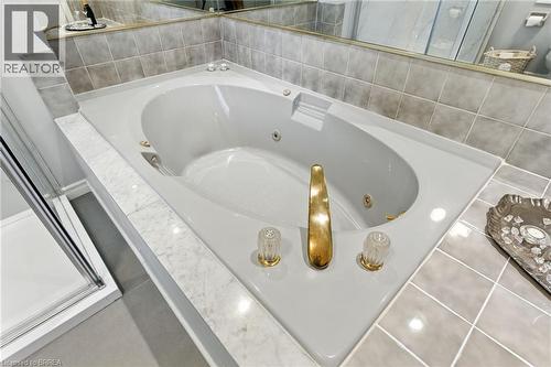 91 Abbey Close, Ancaster, ON - Indoor Photo Showing Bathroom
