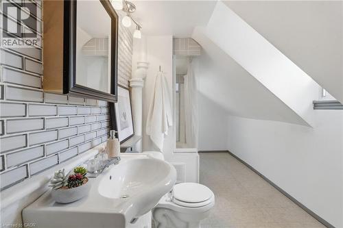 79 Murray Street E, Hamilton, ON - Indoor Photo Showing Bathroom