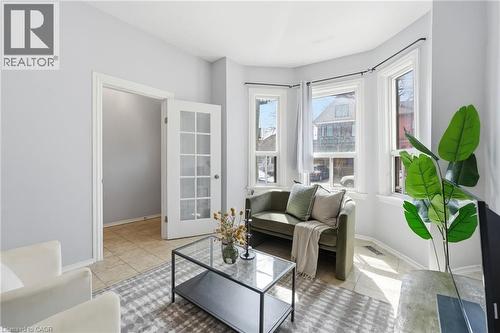 79 Murray Street E, Hamilton, ON - Indoor Photo Showing Living Room