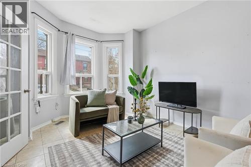79 Murray Street E, Hamilton, ON - Indoor Photo Showing Living Room