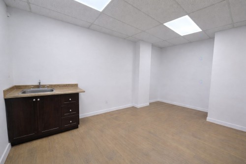 Cuisine - 206-1605 Desserte Nord Laval (A-440) O., Laval (Chomedey), QC - Indoor Photo Showing Other Room